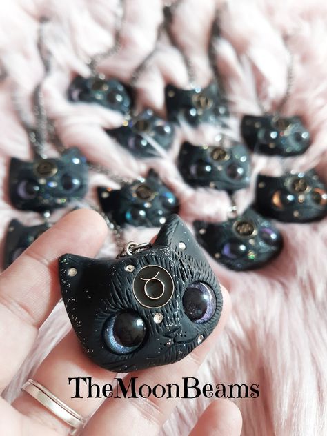 Glass Eyes For Crafts, Zodiac Polymer Clay, Polymer Clay Glasses, Witchy Polymer Clay Ideas, Polymore Clay Ideas, Witchy Pendant, Polymer Clay Creatures, Polymer Clay Witch, Small Black Cat