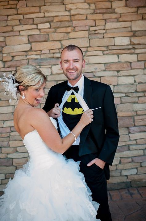 Batman Wedding Theme, Marvel Wedding, Batman Wedding, Superhero Wedding, Batman Stuff, Skirt Diy, Camo Wedding, Batman And Catwoman, Salou