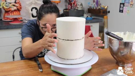 Barrel Wedding Cake, Cake Decorating Basics, Double Barrel Cake, Cake Sizes And Servings, Wedding Cake Tutorial, Barrel Cake, How To Stack Cakes, Tall Cakes, Smooth Cake