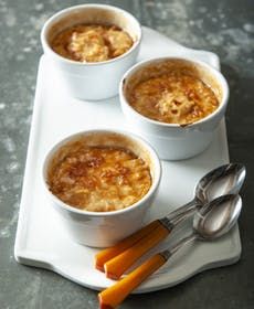 Recipe: Oatmeal Creme Brulee - StarTribune.com Oatmeal Creme Brulee, Creme Brulee Oatmeal, Oatmeal Brulee, Creme Brulee Cake, Creme Brulee Recipe Easy, Creamy Dessert Recipes, Recipe Oatmeal, Creme Brulee Cheesecake, Vanilla Bean Cakes