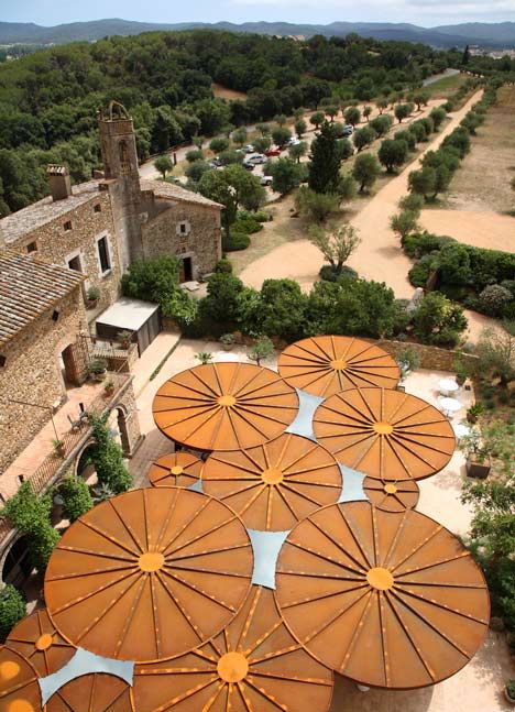 Castell d’Emporda by Concrete Riad Marrakech, Girona Spain, Pavilion Architecture, Areas Verdes, Deck With Pergola, Landscape Architecture Design, Urban Furniture, Terrace Design, Structure Architecture