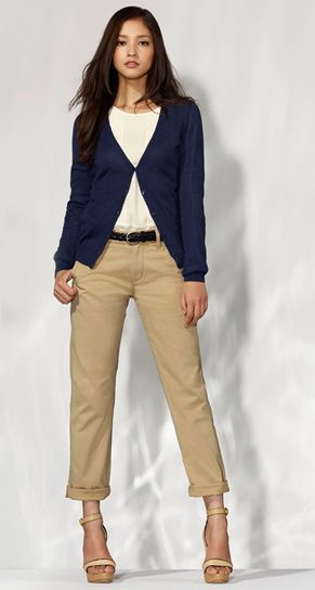 Chinos are a bit plain and preppy so go with either a casual top to match or try a pretty top for contrast! Chinos can be transformed into different looks depending on what you pair with them. Navy Chinos Women Outfit, Navy Cardigan Outfit, Chinos Women Outfit, Chinos Women, Tan Pants Outfit, Blue Cardigan Outfit, Colored Pants Outfits, Tan Outfit, Capsule Wardrobe Women