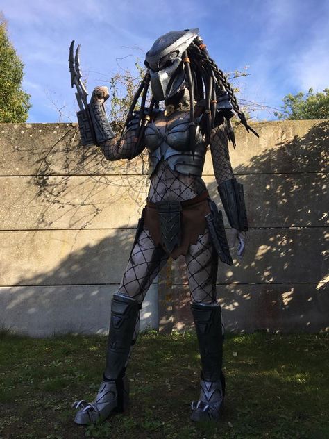 Predator Costume Women, Costume Ideas 2023 Women, Horror Movie Cosplay Female, Horror Cosplay Female, Female Slashers, Cosplay Outfits Female, Halloween Outfits Ideas, Female Predator, Pretty Cosplay