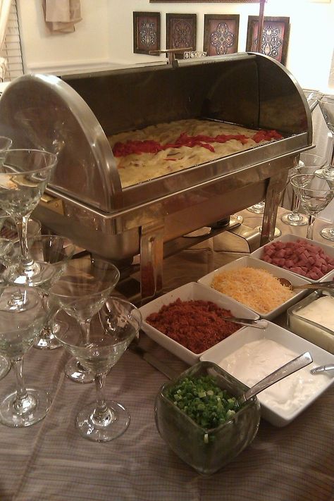 Mash potato bar - I loved the mashed potato bar at my husbands Christmas party. I think I will have to do this at my next party. Mash Potato Bar, Mashed Potato Bar, Baked Potato Bar, Mash Potato, Potato Bar, Easy Weddings, Reception Food, Bar Wedding, Food Stations