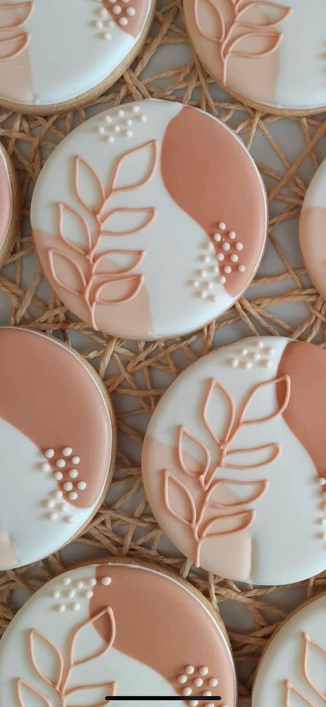 Royal Icing Cookies Recipe, Wedding Shower Cookies, Flower Sugar Cookies, Royal Iced Cookies, Honey Cookies, Sugar Cookie Royal Icing, Sugar Cookie Icing, Cookie Business, Easy Sugar Cookies