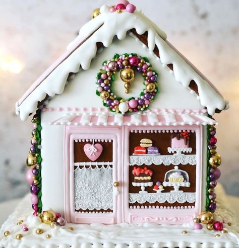 Gingerbread House Pictures, Homemade Gingerbread House, Gingerbread House Parties, Gingerbread House Designs, Gingerbread Party, Gingerbread House Cookies, Cookie House, Gingerbread House Decorations, Christmas Gingerbread House