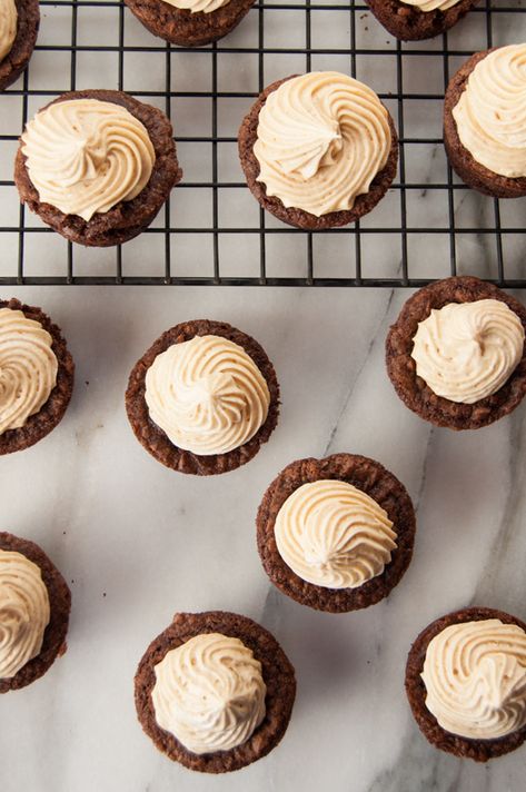 Brownie Bites with Peanut Butter Mousse - Bakin' Care Of Business Brownie Bites With Peanut Butter, Peanut Butter Mousse Filling, Easy Cookies To Make, Cookies To Make With Kids, Peanut Butter Pie Filling, Edible Sugar Cookie Dough, Mini Brownie Bites, Mousse Filling, Cookies To Make