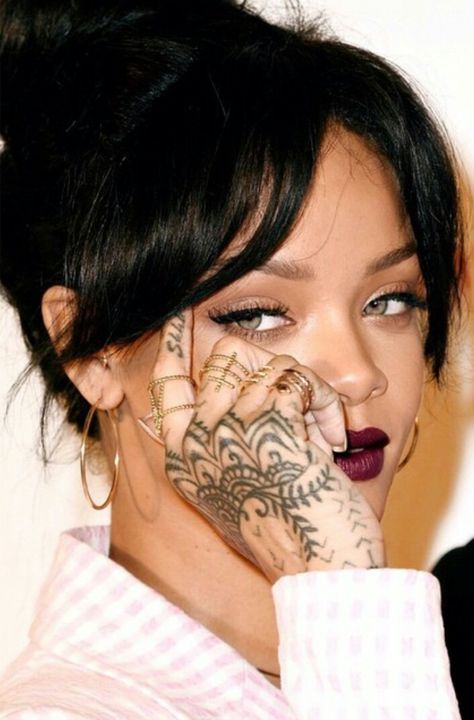 Discovered by P. Find images and videos about beautiful, music and eyes on We Heart It - the app to get lost in what you love. Rihanna Tattoo Chest, Rihanna Hand Tattoo, Rihanna Drawing, Rihanna Tattoo, No Regrets Tattoo, Hand Tattoo Ideas, Glamorous Christmas, Tattoo Chest, Tattoo Placement Ideas