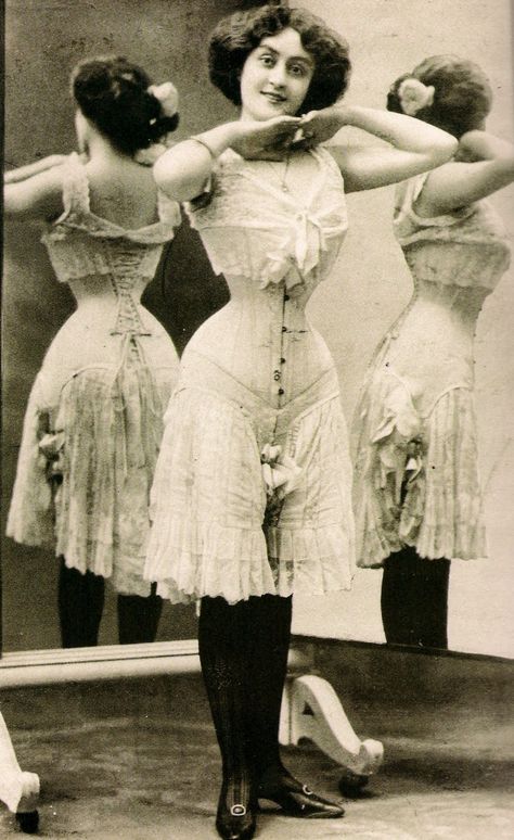 Victorian Undergarments | The Dusty Victorian: Victorian Underwear in my Laundry Room - Part I Lily Elsie, Edwardian Corsets, Victorian Corset, Lingerie Vintage, Vintage Corset, Victorian Clothing, Victorian Women, Edwardian Era, Edwardian Fashion