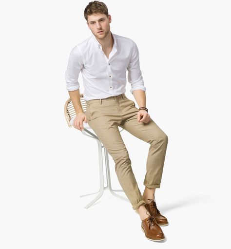 Men Chinos, Menswear Casual, Mens Smart Casual Outfits, White Shirt Outfits, Office Man, Denim Men, Pants Outfit Men, Formal Men Outfit, Smart Casual Men