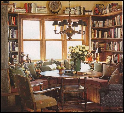 Eye For Design: Create A Cozy Old World Reading Space Zigarren Lounges, Reading Space, Home Library Design, Home Libraries, Design Del Prodotto, Cozy Room, Home Library, A Living Room, House Inspo