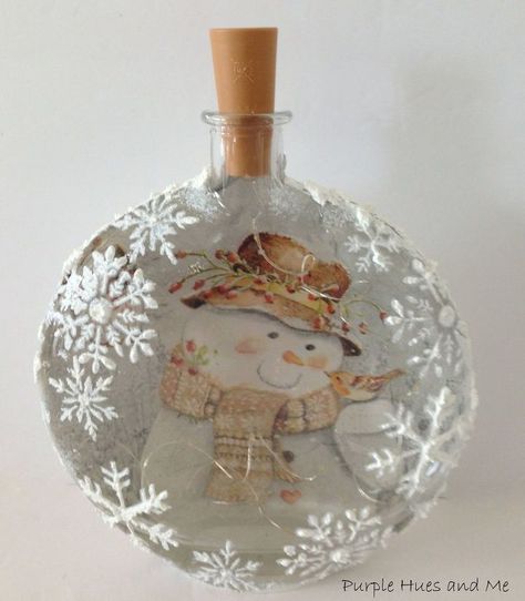 Snow Tex Diy, Diy Decoupage Christmas Ornaments, Decoracion Navidad Diy, Reverse Decoupage, Decoupage Candles, Decoupage Crafts, Snowflake Stencil, Christmas Decoupage, Decoupage Glass