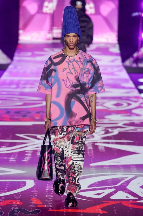 Dancer Inspiration, Mode Queer, Dolce And Gabbana Fashion Show, Graffiti Clothing, Graffiti Fashion, Men Fashion Week, Menswear Runway, Men Fashion Show, Menswear Fashion Show