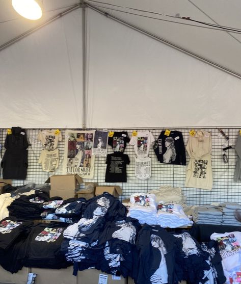 Taylor Swift Concert Merch, Eras Tour Merch Outfit, Crew Neck Outfit, Eras Tour Merch, Eras Outfits, Taylor Merch, Taylor Core, Tour Merch, Blue Crew