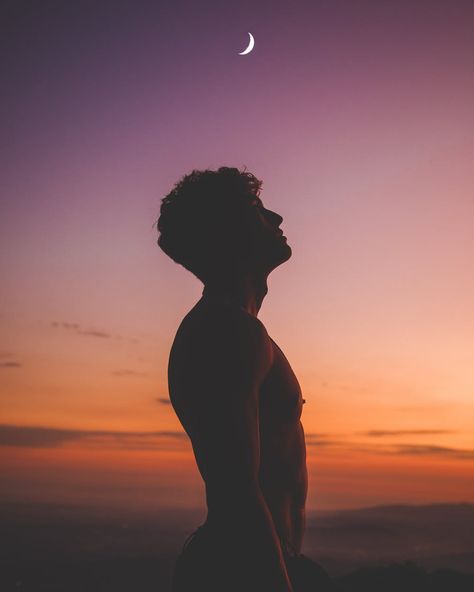 Man Looking Up, Online Marriage, Travel Pose, Twilight Sky, Silhouette Photography, Silhouette Photos, Polynesian Culture, Spells Witchcraft, Male Poses