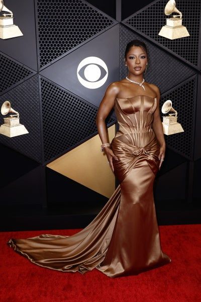 The Best Looks At The 66th Annual Grammy Awards | Essence Tye Tribbett, Brown Gown, Grammy Awards Red Carpet, Coco Jones, Grammys Red Carpet, Celebrity Portraits Drawing, Victoria Monet, Carpet Outfits, Classy Prom Dresses