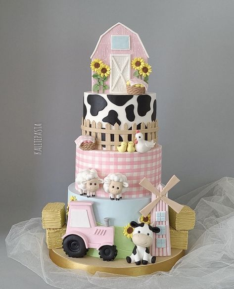 Pink Barnyard Party, Pink Farm Party, Cow Birthday Cake, Animal Baby Shower Cake, Barn Birthday Party, Girls Farm Birthday, Farm Birthday Cakes, Barnyard Cake, Kid Cakes