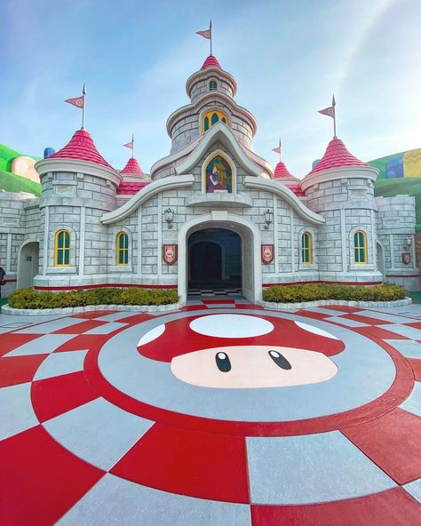 Alexander (Zan) on Instagram: “Peach’s Castle, Super Nintendo World, Universal Studios Japan! Can you hear the music?? I sure can! 🍄⭐️🍄⭐️” Princess Peach Castle, Universal Studios Hollywood Mario, Bowser's Castle, Universal Studios Japan Mario, Mario Kart Party, Super Mario World Japan, Castle Plans, Peach Mario, Nintendo World