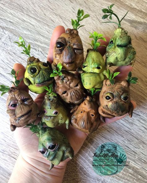 Fantasy Clay, Clay Fairy, Funny Clay Ideas, Clay Goblin, Clay Figurines, Sculpey Clay Ideas, Clay Creatures Monsters, Polymer Clay Goblin, Mandrake Pot