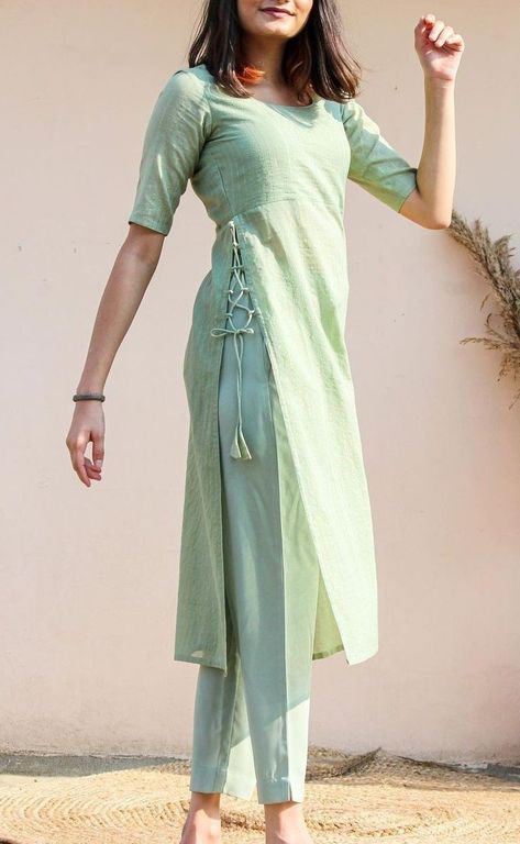 Pair Dress Design, Plain Kurti Patterns, Simple Kurti Pant Design, Square Neck Kurti Design, Aesthetic Kurti Design, Stylish Pants With Kurtis, Kurti Models For Stitching, Cot Sets Dress For Women, Chudi Tops