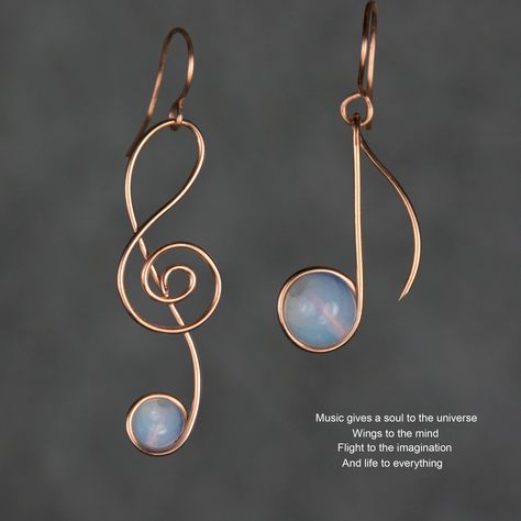 This unique music note dangling earrings are handmade using 14k rose gold filled.  Free US shipping. Perfect gift for any occasions. Music note is the  "atoms" of music. It signify the song of life and love. It remind us of the harmony of pitch, melody, and rhythm.   ;-) My contact number: 626-379-1904. Please contact me if you would like to order multiples or customize a design for your special event, I will be pleased to give you a discount on a quantity order. ;-) Purchases will be shipped wi Wire Wrap Jewelry Designs, Music Jewelry, Diy Wire Jewelry, Spiral Earrings, Wire Work Jewelry, Earrings Inspiration, Jewellery Ideas, Handmade Wire Jewelry, Work Jewelry