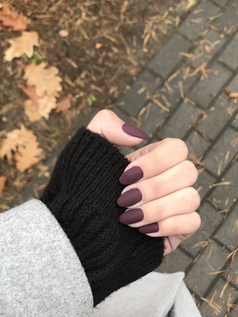 Cute Matte Black Nails, Simple Acrylic Nails Dark Colors, Gel Nails Matte Black, Matte Eggplant Nails, Dark Fall Wedding Nails, Matte Black Nail Ideas Short, Dark Matte Purple Nails, Matte October Nails, Dark Plum Nails Matte