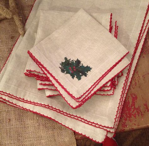 Diy Christmas Napkins, Feast Ideas, Napkin Ideas, Woodland Winter, Christmas Table Linen, Ideas Navidad, Christmas Napkins, Christmas Table Cloth, Xmas Ideas