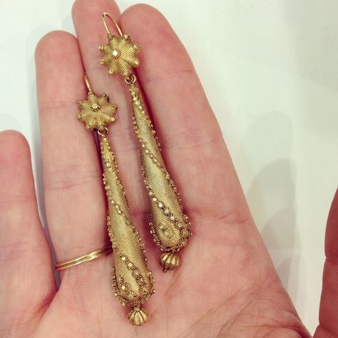 Georgian "torpedo" earrings in 15k yellow gold with cannetille rosettes and fluted dangles. c. 1830. Available for sale at Gray & Davis. Royal Aesthetic, Edwardian Art, French Clip, Historical Jewellery, Victorian Clothing, Jewelry Boards, Victorian Jewelry, Gold Drop Earrings, Vintage Engagement Rings