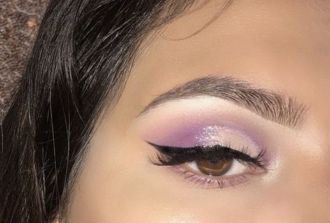 Makeup With Lavender Dress, Light Purple Quince Makeup, Purple Cut Crease, Light Purple Eye Makeup, Lavender Quince, Purple Quince, Purple Eyeshadow Looks, Makup Looks, Wonderland Makeup