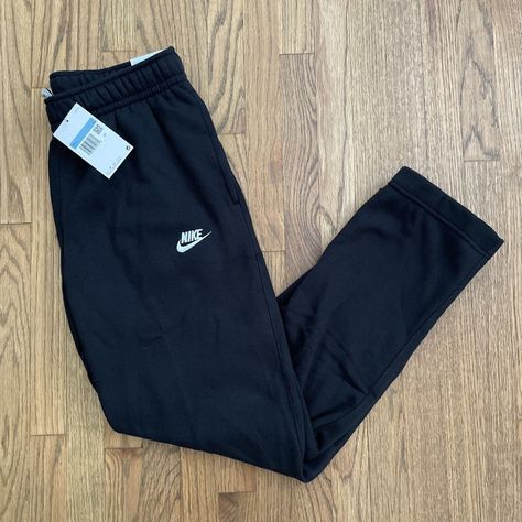 Men’s Nike Sweatpants Outfit, Nike Black Joggers For Streetwear, Nike Black Sportswear Joggers, Mens Nike Sweatpants, Men’s Nike Sweatpants, Sport Wear, Nike Sportswear, Black Nikes, Nike Men