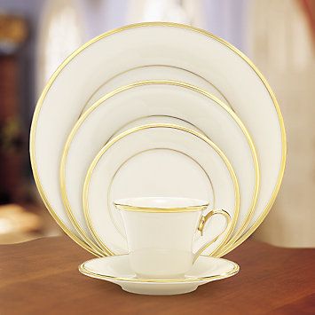 Lenox Eternal- my main china pattern Southern Charm Homes, Lenox Autumn, Everyday Dinnerware, China Crockery, Flatware Patterns, China Cabinet Display, Apt Ideas, Great Wall Of China, Silver Flatware