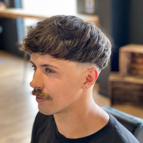 2 On The Sides Haircut Men, Undercut Bowlcut, Disconnected Undercut Men, Very Short Hair Men, Mohawk Mullet, London 2022, Bowl Haircuts, Men Haircut Curly Hair, Undercut Pompadour