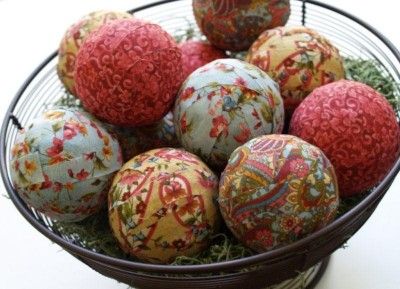 Vintage scraps and wiffle balls~  Pinned this once, but no link to it... try it again!! Decor Balls, Recycle Old Clothes, Wiffle Ball, Fabric Balls, Decorated Eggs, Decorative Spheres, Styrofoam Ball, Trash To Treasure, Diy Vase