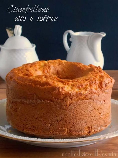 Ciambellone: 20 ricette per tutti i gusti - greenMe Italian Cake, Torte Cake, Italy Food, Chiffon Cake, Bakery Recipes, Almond Cakes, Italian Desserts, Baking And Pastry, Bakery Cakes