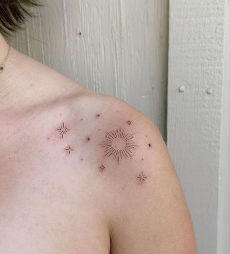 Constellation Collar Bone Tattoo, Collarbone Star Tattoo, Collarbone Tattoo Ideas, Collar Tattoo, Stars Aesthetic, Collarbone Tattoo, Fineliner Art, Bone Tattoos, Star Constellation