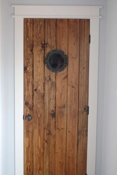 Hublot Bateau, Porthole Door, Boat Kitchen, Nursery Inspiration Boy, Window Remodel, Plank Door, Sailor Theme, Log Home Designs, Pirate Decor