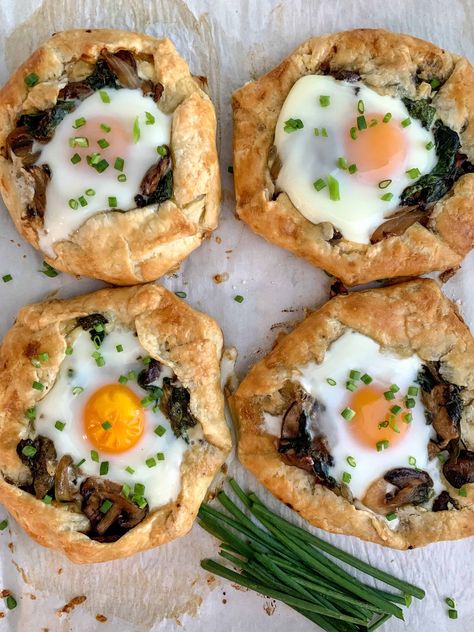 Spinach Galette, Breakfast Galette, Mushroom Galette, Savory Baked Goods, Galette Recipes, Fruit Galette, Breakfast Boards, Galette Recipe, Sushi Recipes