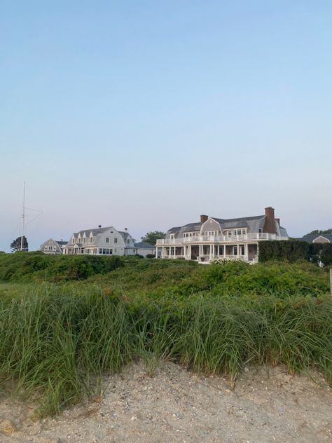 Beach House Cape Cod, Marthas Vineyard Houses, Cape Cod Summer House, Maine Beach House Aesthetic, Martha's Vineyard House, Massachusetts Beach House, Martha’s Vineyard Houses, Cape Cod Aesthetic House, Cape Cod House Aesthetic