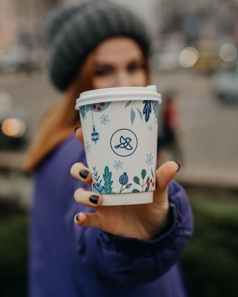 Concrete Cafe, Christmas Coffee Shop, Ice Cream Photography, Coffee Advertising, Coffee Shop Photography, Mr Love Queen's Choice, Coffee Shot, Coffee Places, Coffee Cup Design