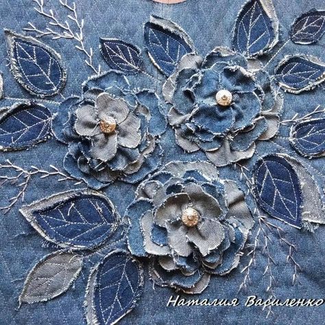 Denim Crafts Diy, Blue Jeans Crafts, Folded Fabric Ornaments, Denim Art, Fabric Christmas Ornaments Diy, Handmade Flowers Fabric, Christmas Ornaments Diy, Quilted Christmas Ornaments, Denim Quilt