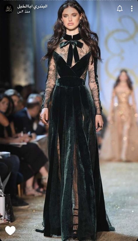 Haute Couture Paris, Velvet Gown, فستان سهرة, Elie Saab, Mode Inspiration, Green Velvet, Beautiful Gowns, Kebaya, Fancy Dresses