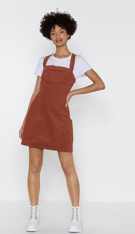 model wearing a corduroy dress and white tee with white sneakers Cord Pinafore Dress, Different Types Of Dresses, Corduroy Pinafore Dress, High Fashion Trends, Corduroy Top, Corduroy Overall Dress, Play Date, Date Dresses, Corduroy Dress