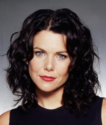 Lauren Graham Lauren Graham Curly Hair, Lauren Graham Hair, Lauren Graham 90s, Enneagram 7, Virgo Rising, Emily Gilmore, Graham Hill, Flamboyant Natural, Lauren Graham