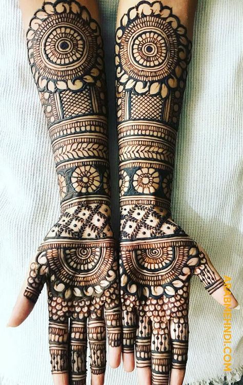 Here are best mehandi design that a dulhan can have Henna Bridal Designs, Contemporary Mehendi, Henna Design Easy, Bridal Dulhan, Dulhan Mehndi Design, Henna Bridal, Front Mehndi Design, Mehndi Designs Bridal Hands, Contemporary Bridal