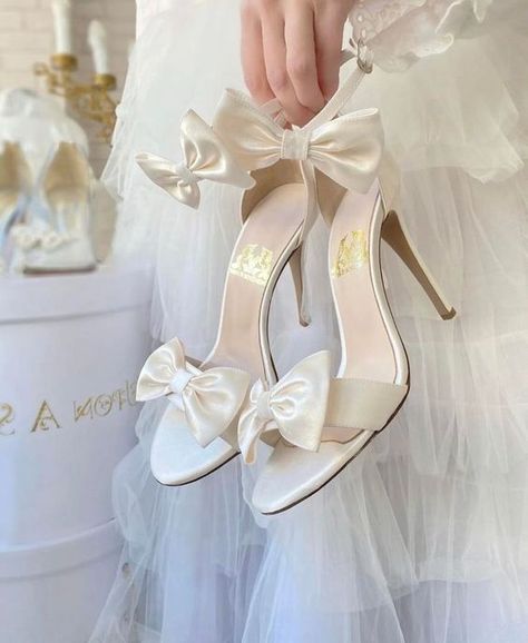 Bride Heels, Pretty Heels, Fancy Heels, Cute Shoes Heels, Shoes Heels Classy, Stunning Shoes, Heels Classy, Fancy Shoes, Girly Shoes