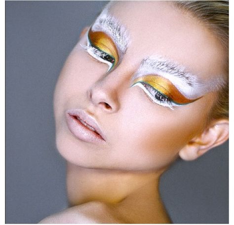 Frosty eye makeup ....hmm, the gold is an interesting contrast. Makes it look more bird like than frosty in my opinion but still cool. Bird Makeup, Avant Garde Makeup, White Makeup, Crazy Makeup, Stage Makeup, Creative Eye, Fantasy Makeup, Editorial Makeup, Costume Makeup