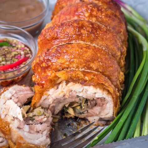 Lechon Pork Belly with Crispy Crackling - Riverten Kitchen Pork Belly Lechon Recipe, Cebu Lechon, Pork Lechon, Filipino Desert, Moo Ping, Lechon Recipe, Lechon Belly, Porchetta Recipes, Ground Beef Pasta