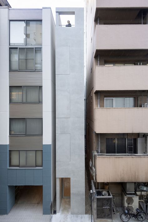 SO&CO, tower in Ginza, Tokyo, 2019 Tiny Tower, Window Place, Concrete Facade, Glass Staircase, Narrow House, Concrete Building, Exposed Concrete, Concrete Structure, Iconic Buildings