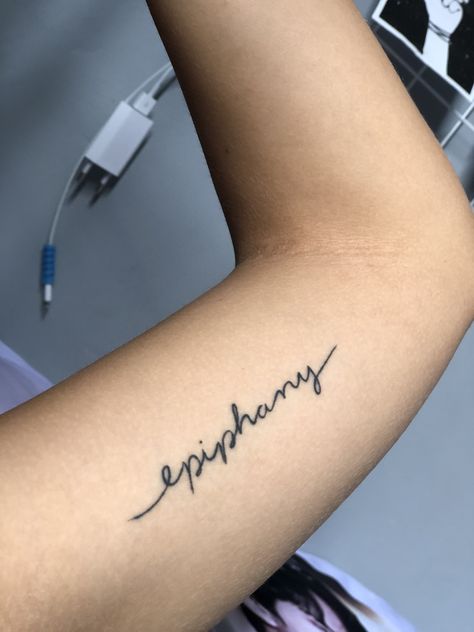 Tatuagem epiphany Epiphany Tattoo, Jin Tattoo, Epiphany Jin, Bts Tattoo, Kpop Tattoos, Army Tattoos, Crown Tattoo Design, Finger Tattoo For Women, Bts Tattoos