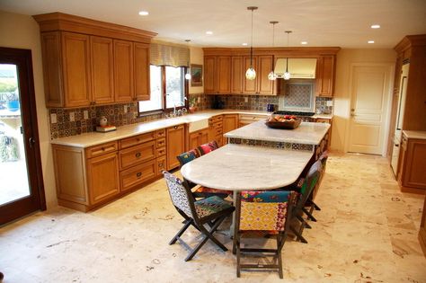 Not the kitchen, but the step down eat in island. Kitchen Island Bar Height, Kitchen Island Designs With Seating, Kitchen Islands Ideas With Seating, Kitchen Island Dimensions, Kitchen Island Dining Table, Bar Stools Kitchen Island, Breakfast Nooks, Mediterranean Kitchen, Island Table